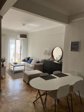 Beautiful 2-Bedroom Apartment close to Metro